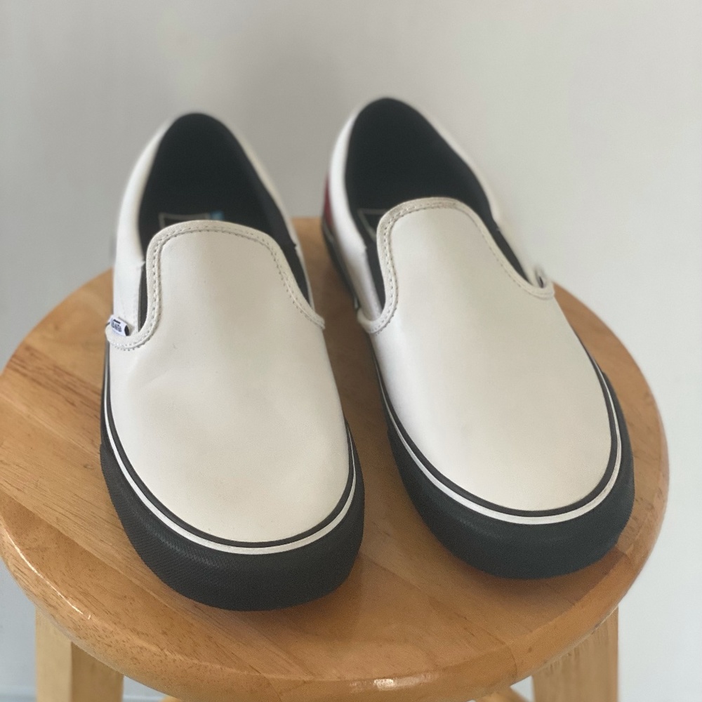 VANS SIZE 9 WHITE